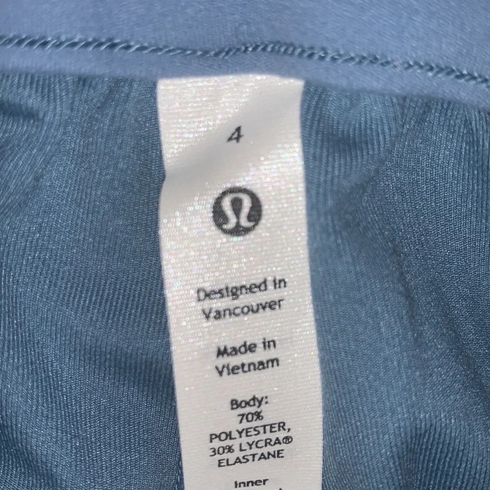 LULULEMON BRAND NEW SIZE 4 GORGEOUS JOGGERS